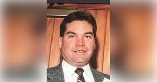 Robert Castelo's Instagram, Twitter & Facebook