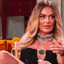 Amy Kenyon gets cosmetic surgery after her looks