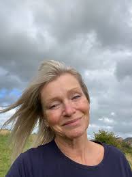 We r selling our wee house in Muirhead so anyone looking for a 3 bedroom  family home right opposite Newfield Primary school drop me a wee message 💜 