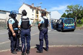 Check spelling or type a new query. Chasse A L Homme En Dordogne La Gendarmerie Lance Un Appel A Temoins Avec La Photo Du Fugitif Brignoles Maville Com