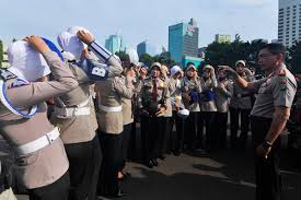 Hanya saja untuk karyawan avsec yang masih kontrak tidak diperbolehkan menikah sebelum diangkat menjadi karyawan tetap. Tes Keperawanan Calon Polwan Diskriminasi Perempuan Kabar24 Bisnis Com