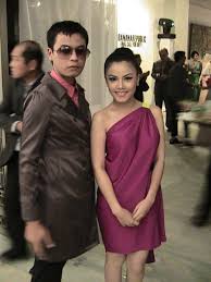 Malah, komposer terkenal seperti hazami, imran ajmain dan eddie hamid juga pernah menawarkan diri untuk menerbitkan lagu buat rozita che wan. Gambar Tiz Zaqyah Seksi Majalah Glam