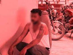 وقد قَتل كريس ألفيس (30 عاما)، الذي يعمل حارس أمن، أبنه جودريش. Ø´Ø§Ø¨ ÙŠØºÙ„Ù‚ ÙÙ…Ù‡ Ø¨Ù‚ÙÙ„ Ø§Ø­ØªØ¬Ø§Ø¬Ø§ Ø¹Ù„Ù‰ Ø¹Ø¯Ù… ØªÙˆÙÙŠØ± ÙƒØ´Ùƒ Ù„Ù‡ ÙÙŠ Ù‚Ù†Ø§ Ù…ØµØ±Ø§ÙˆÙ‰