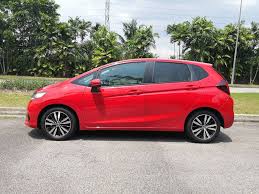 It is available in 5 colors, 3 variants, 1 engine, and 1 transmissions option: A Date With The 2017 Honda Jazz 1 5l V Car Review And New Price List With Sst Effective 1 September 2018 Timchew Net