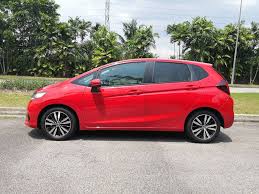 It is available in 5 colors, 3 variants. A Date With The 2017 Honda Jazz 1 5l V Car Review And New Price List With Sst Effective 1 September 2018 Timchew Net