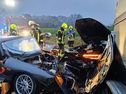 Jun 29, 2021 · in bocholt (kreis borken) hat starkregen für zahlreiche feuerwehreinsätze gesorgt. Steinfurt Schwerer Unfall Mann Kracht Gegen Auto Mit Pferdeanhanger Nrw