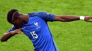 Paul pogba has become the latest megastar to move a drink at a euro 2020 press conference, following in paul pogba moved a bottle of heineken after helping france beat germany © lukas. Fussball Pogba Tanzt Jubel Nach Erstem Tor Bei Heim Em Augsburger Allgemeine