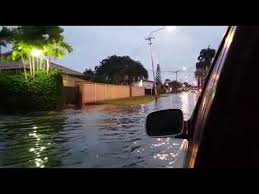 Regeringsdelegatie oriënteert zich in onder water gelopen gebieden. Paramaribo Onder Water Youtube