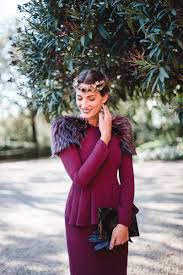 Ideas para bodas de día, vestidos de bodas cortos o complementos fantásticos. Look Invitada De Invierno Toque De Piel Vestidos Boda Invierno Look Boda Vestidos De Boda Invitadas