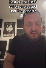 Kennst du ‚ Mini me’ schon in LIVE und Unplugged? 😍❤️🎹🎤 #arress  #mqstylez #minime #family #familie #fy #fyp #acoustic #viral #teeagebeatz  #mama #papa #eltern #deutschemusik #romanvonurbanize #urbanize ...