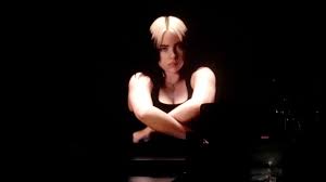 Download and print in pdf or midi free sheet music for lovely by billie eilish arranged by sophiejoslin1 for piano (solo). Das Gab Es Noch Nie Billie Eilish Im Figurbetonten Look Promiflash De