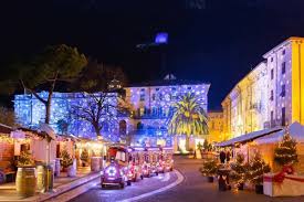 Oltre alla visita alla casa di babbo natale il garda trentino offre altre opportunità! Mercatini Di Natale