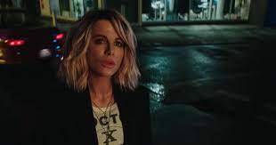 Jolt, film diretto da tanya wexler, racconta la storia di lindy (kate beckinsale), una donna che non riesce ad autogestire e reprimere la sua rabbia e di conseguenza a. Jolt Trailer Kate Beckinsale Plays A Murderous Bouncer Out For Revenge