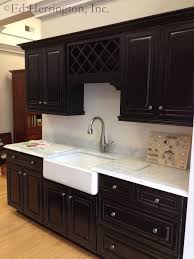 Kraftmaid Lindsay Style Cherry Cabinet With Vintage Onyx Finish A Perfect Combination Kitchen Design Kitchen Remodel Cherry Cabinets