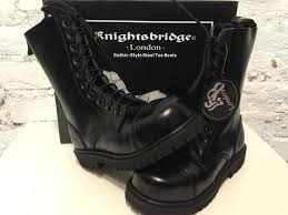Der stiefel ist eine schuhgrundform und stellt daher eine art der fußbekleidung dar. Knightsbridge Boots 10 Loch Leder Stiefel Mit Stahlkappe Gothic Springerstiefel