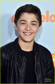 Isabella Maxwell's Instagram, Twitter & Facebook