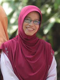 Pakaian tradisional masyarakat melayu, cina & india namun perbezaan dapat dilihat dari segi penggunaan material yang digunakan seperti penggunaan fabrik yang agak mahal, penggunaan labuci dan juga tenunan benang emas. Prof Madya Dr Fazilah Idris Institut Islam Hadhari Hadhari