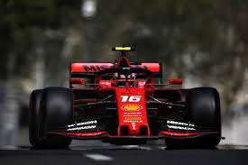 A mercedesek vesszőfutása látszólag tovább folytatódott, miközben max verstappen a falnak csapta autóját.f1világ.hu — hírek 2019 Forma 1 Azerbajdzsani Nagydij 3 Szabadedzes