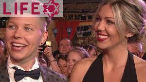 Written by dorothea & virginia ernst !! Virginia Ernst Dorothea Prinz Auf Dem Life Ball 2017 Magenta Carpet Youtube