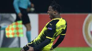 ₹833.20m* oct 2, 1993 in.michy batshuayi is the brother of aaron leya iseka (barnsley fc). Michy Batshuayi Rettet Borussia Dortmund Gegen Atalanta Bergamo Goal Com