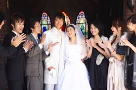 The most fascinating part of japanese wedding is that bride and groom themselves choose the shinto is the traditional way japanese get married. Japanese Wedding Etiquette 7 Steps From Rsvp To Afterparty Plaza Homes