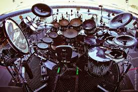 Drummer jordison established slipknot with percussionist shawn crahan and bassist paul gray in 1995. Joey Jordison Drum Kit Slipknot Metal Drum Drums Drum Kits