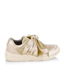 These Sneakers Actually Look Like Dress Shoes Read To Shop Our Picks Sneakers Looks Sneakers Bow Sneakers