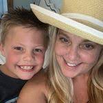 Karen Godlewski's Instagram, Twitter & Facebook