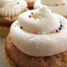 Glacage Au Beurre Rapide Et Presque Professionnel Recipe Almond Recipes Frosting Recipes Desserts