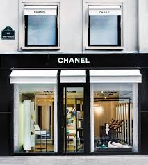 Chanel En Beaute Rue Saint Honore L Officiel De La Couture Et De La Mode Facade Boutique Pharmacie Design Boutique Parfum