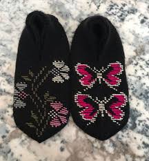 131 Begenme 4 Yorum Instagram Da Guzel El Islerim Eltilerin El Emegi65 Siyahin Asaletineden Soz Etmeme Gerek Y Knitting Womens Flip Flop Winter Glove