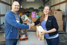 At paw print pantry, we have a passion to educate customers & continue to educate ourselves. Fewer Pets Will Go Hungry With 2 5 Tons Of Food Donated To Local Group Lincoln Square Chicago Dnainfo
