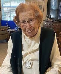 Daphne Parsons's Instagram, Twitter & Facebook