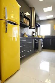 Cozinha Moderna Ou Retro Veja Inspiracoes Para Decoracao Vilamulher Cozinhas Modernas Cozinhas Cozinhas Domesticas