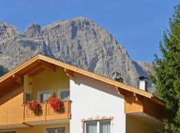 Il popolo ladino che la abita ha conservato le proprie tradizioni, dalla lingua ai piatti tipici. I 10 Migliori Appartamenti Val Di Fassa Italia Booking Com