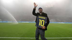 A negociação, porém, não deve ser tão boa para o barcelona. Internazionale De Milao Recria Golacos De Adriano No Pes