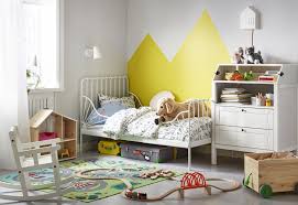Selain melepas penat dengan menonton streaming film atau main game, mendekorasi kamar kost juga bisa lho. Desain Kamar Tidur Bertingkat Radea