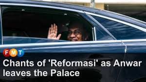 Opposition leader and pkr president datuk seri anwar ibrahim arrives in a black jaguar at gate 2. Anwar Tinggalkan Istana Selepas Sejam Menghadap Agong Free Malaysia Today Fmt