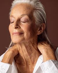 So happy to be back at work & enjoying a gorgeous new refit created by  @monniloves, @fraserhortondesign & co. See you for tea, tarot, flower  essences & more.... Photo by @michellepianika #lifeafterlockdown #