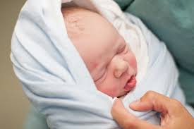 Photographer Shows 'C-Sections Are Beautiful' By Documenting Her Friend's  Delivery