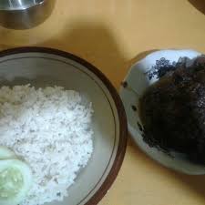 Berangkat dari madura, sinjay menawarkan sebuah sajian bebek goreng sederhana yang dibarengi dengan sambal pencit alias sambal mangga muda, koyah, serta potongan jeroan. Nasi Bebek Madura Pak Munawi Asian Restaurant In Jakarta Selatan