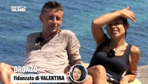 La prima coppia a lasciare temptation island è stata quella composta da valentina e tommaso.i due nel corso della seconda puntata della trasmissione hanno avuto il loro primo falò di confronto, alla fine del quale hanno deciso di uscire separatamente. Valentina Oronzo Temptation Tutti Contro La Coppia Segretodonna