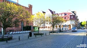 Kołobrzeg jest największym polskim kąpieliskiem nad bałtykiem, a także dużym portem towarowym i pasażerskim. Kolobrzeg Planuje Potezny Jarmark W Centrum Miasta Region Radio Szczecin