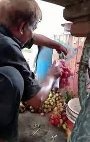 Home made veggie/ fruit spray 1 tbs lemon juice 2 tbs baking soda 1 cup water. Gross Moment Fruit Seller Is Filmed Spray Painting Green Grapes Red Days After Brit Aunt Became Seriously Ill Eating Them