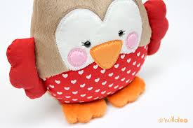 Suche dir einfach eine der zahlreichen gratis anleitungen und schnitte aus und lege gleich los mit einem schönen nähprojekt. Kissen Eule Kulla Kullaloo Schnittmuster Nahanleitung Fur Kuscheltier Nahmaschinenteile Accessoires Schnittmuster Entecservicesinc Com