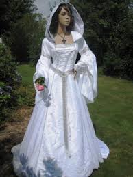 Wir sind sicher, dass unter unseren brautkleidern das kleid ihrer träume ist. Mittelalterhochzeit Mittelalter Fashion Gewandungen Auf Mass