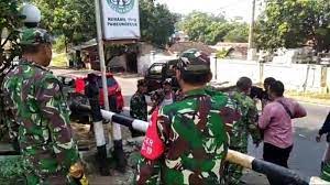 Dadang buaya, seorang preman kampung harus berakhir tragis setelah ia nekat menyerang markas tni di garut. Ggqorc85an4eqm