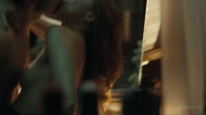 Elizabeth mclaughlin naked