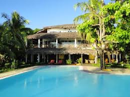 Both arcs have their red side pointing towards the sun and their violet part away from it, meaning the circumzenithal arc is red on the bottom, while the circumhorizontal arc is red on top. Hotel Arc En Ciel Prices Reviews Madagascar Nosy Be Tripadvisor