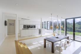 Cách trang trí bậc tam cấp trong phòng khách đẹp hợp phong thủy